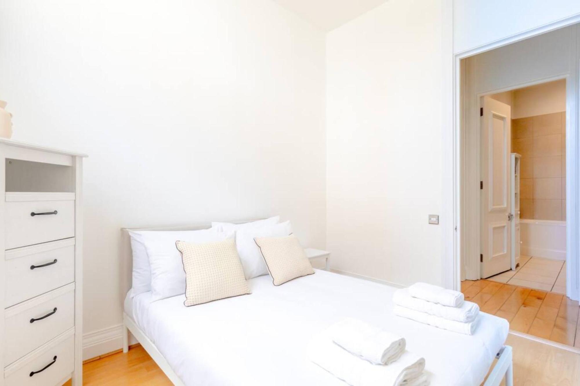 Chic 2Bd Flat - 5 Minutes From Marylebone Appartement Londen Buitenkant foto